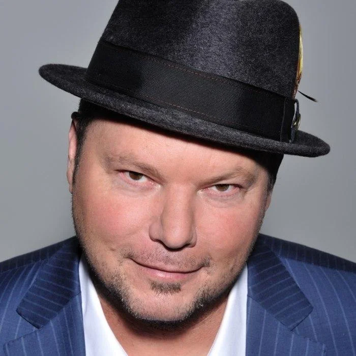 CHRISTOPHER CROSS : LE CHANTEUR DE SAILING, UNE ICÔNE DU SOFT ROCK
