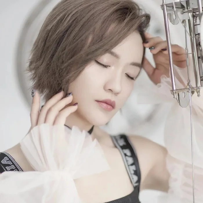 ZHUANG XINYI : LA VOIX DU MANDPOP QUI A MARQUÉ SON ÉPOQUE
