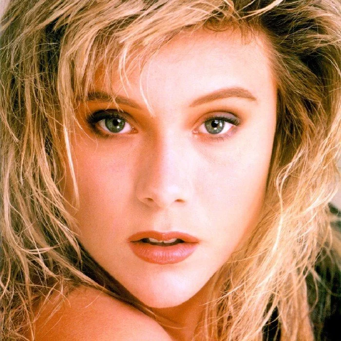 SAMANTHA FOX : LA REINE DU HI-NRG DES ANNÉES 80