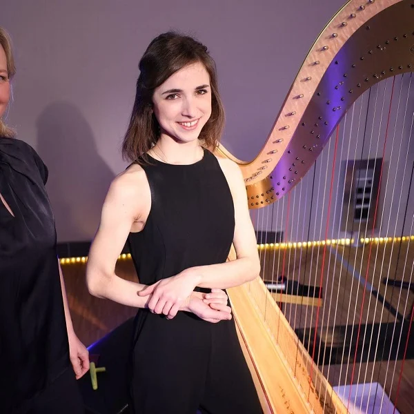 ANAËLLE TOURRET : LA HARPISTE FRANÇAISE