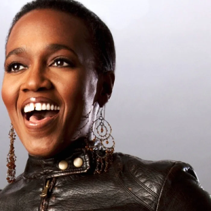 DIONNE FARRIS : LA VOIX INTEMPORELLE DU NEO SOUL