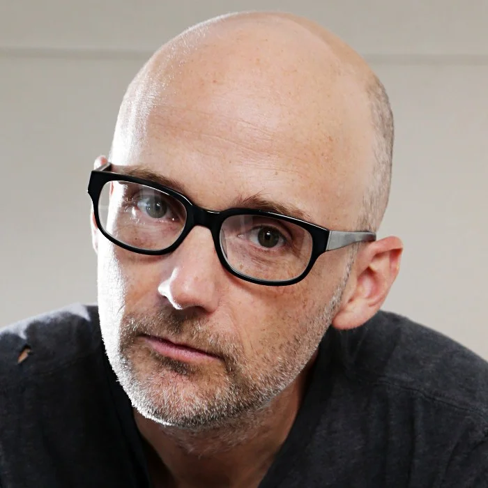 MOBY : LE GÉNIE DE L'ELECTRONICA QUI A CONQUIS LE MONDE