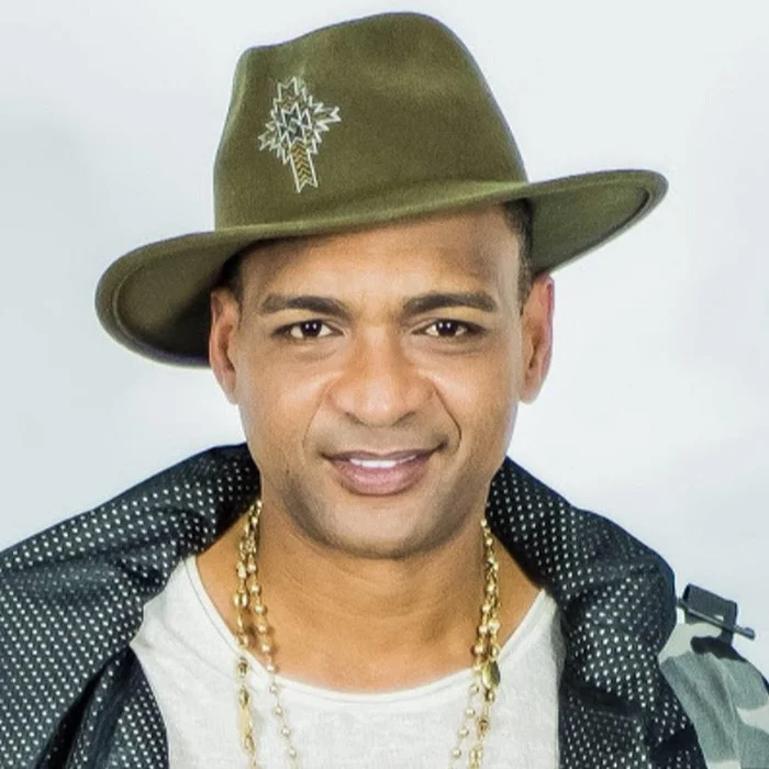 DESCEMER BUENO : L'ÂME DE LA POP LATINE CUBAINE