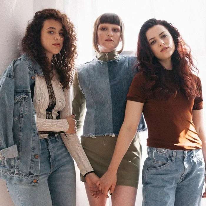 MUNA : LE TRIO INDIE POP QUI A RÉINVENTÉ LA DARK POP