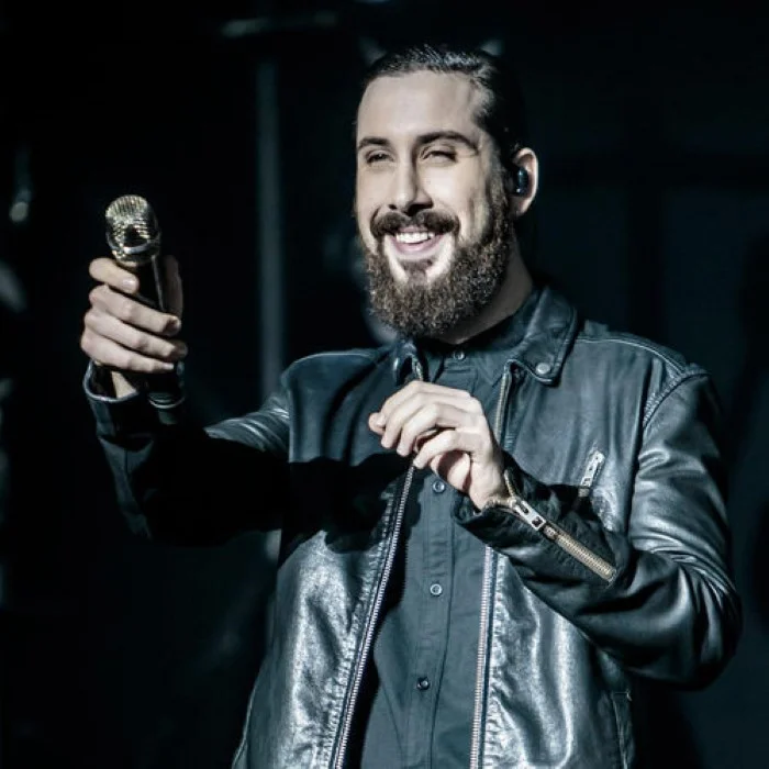AVI KAPLAN : LA VOIX PUISSANTE QUI A MARQUÉ L'A CAPPELLA