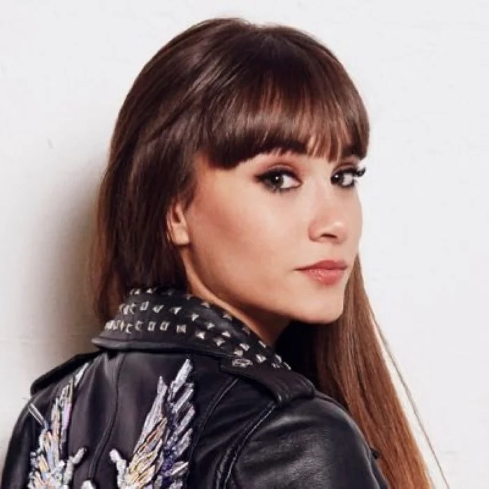 AITANA : LA VOIX DE LA POP ESPAGNOLE QUI A CONQUIS LE MONDE