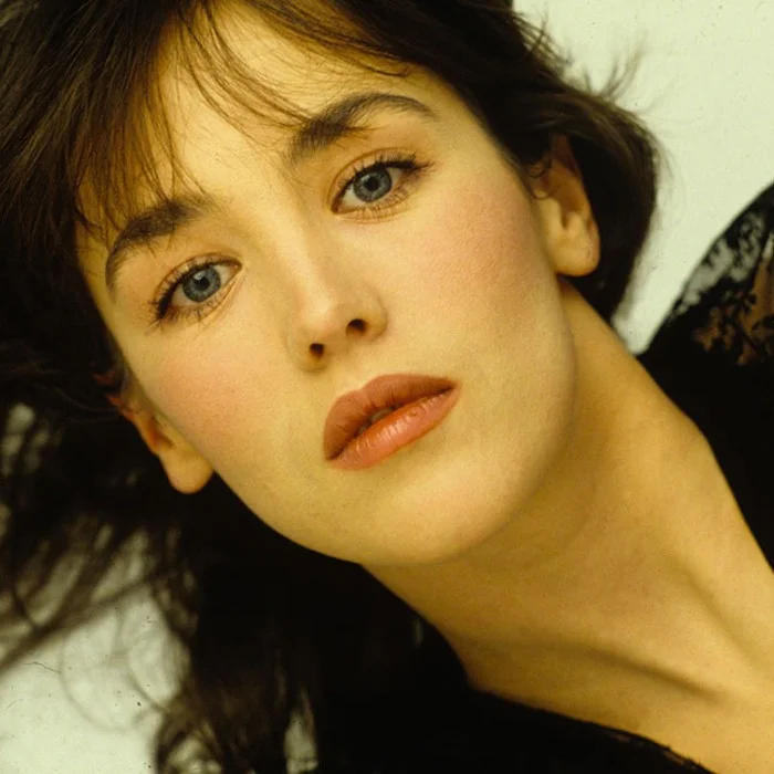 ISABELLE ADJANI : ICÔNE DU CINÉMA ET DE LA CHANSON FRANÇAISE