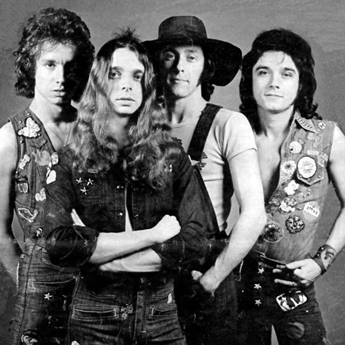 HELLO : LE GROUPE GLAM ROCK BRITANNIQUE DES ANNÉES 70