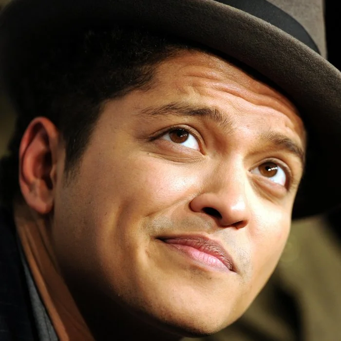 BRUNO MARS : LE PHÉNOMÈNE POP-FUNK D'HONOLULU