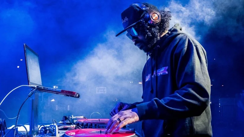 DĀM-FUNK : LE MAÎTRE DU FUNK ET DU HIP-HOP AMÉRICAIN