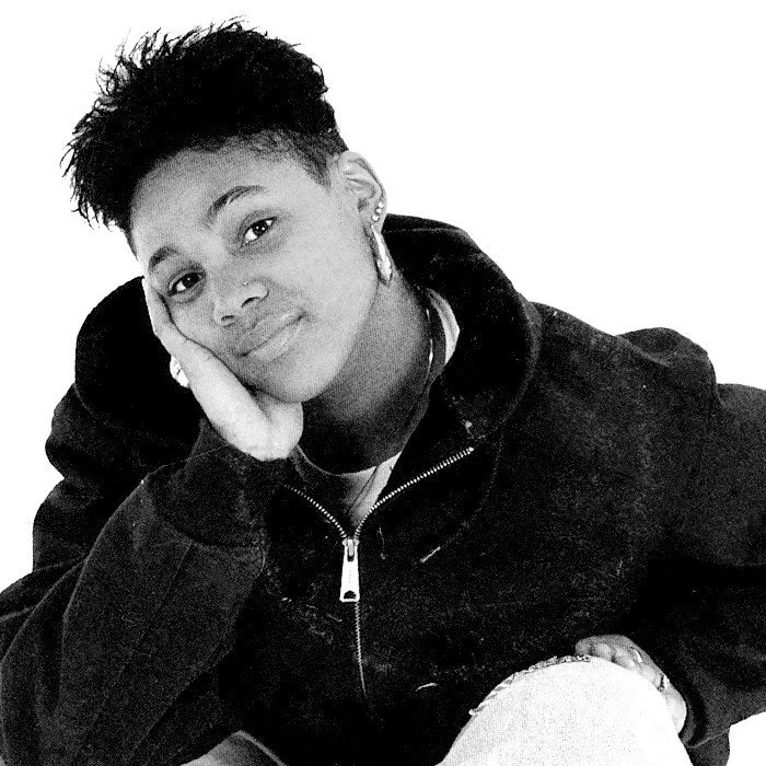 MONIE LOVE : LA RAPPEUSE BRITANNIQUE QUI A CONQUIS LE HIP-HOP AMÉRICAIN