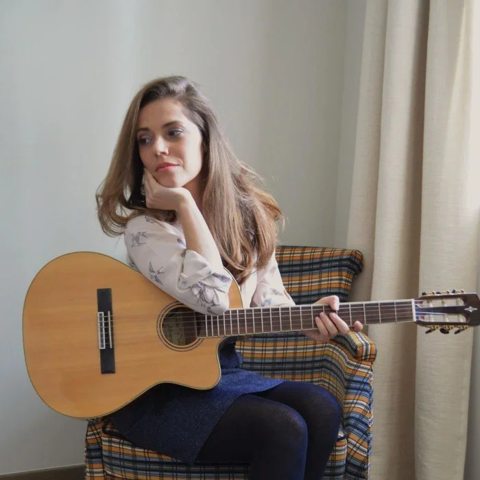 EMMA DAUMAS BIOGRAPHIE : PARCOURS D'UNE VOIX FRANÇAISE INSPIRANTE