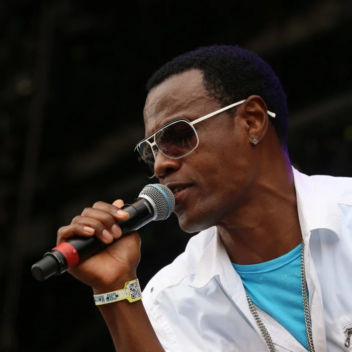 WAYNE WONDER : VOIX JAMAÏCAINE ENTRE ROCK ET INDIE