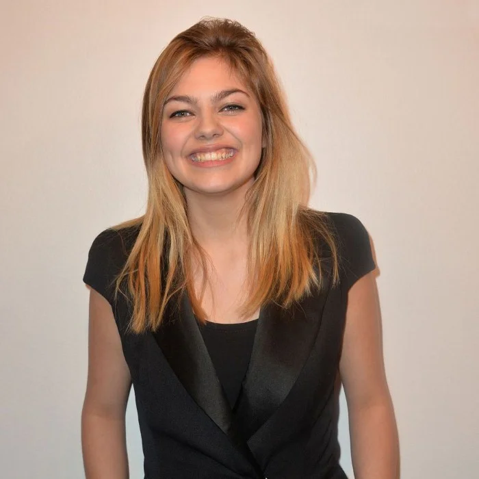 LOUANE : BIOGRAPHIE DE LA CHANTEUSE FRANÇAISE ET ACTRICE