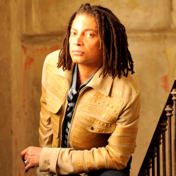 SANANDA MAITREYA : LE GÉNIE SOUL DERRIÈRE LE HIT "TOUGH ENOUGH"