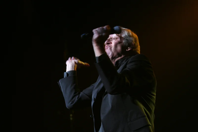 PATRICK TOPALOFF : LE COMÉDIEN CHANTEUR QUI A MARQUÉ LES ANNÉES 70