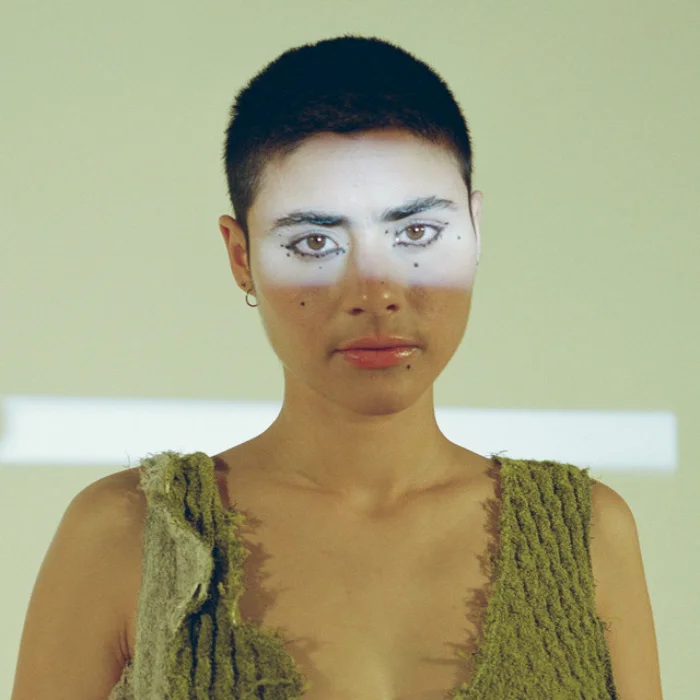 MONTAIGNE, ARTISTE NON-BINAIRE AUSTRALIENNE D'ART POP