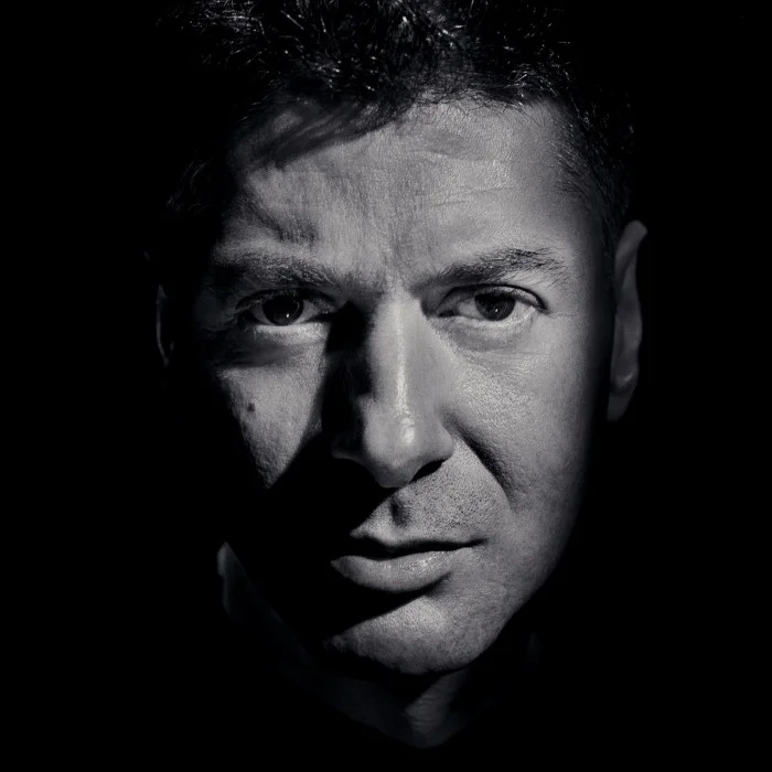 ÉTIENNE DAHO : BIOGRAPHIE DE LA LÉGENDE DE LA POP FRANÇAISE