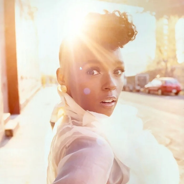 JANELLE MONÁE : FONK AFRO-FUTURISTE ET ICÔNE NON-BINAIRE