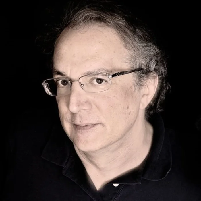 URI CAINE : LE PIANISTE QUI RÉINVENTE LE JAZZ