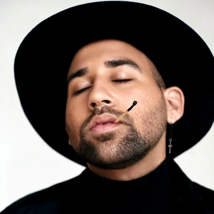 PARSON JAMES : UNE VOIX LGBTQI+ ENTRE CHERAW ET LA SCÈNE MONDIALE