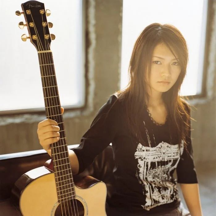 YUI : LA VOIX ÉMOUVANTE DE LA J-POP ET DU POP ROCK JAPONAIS