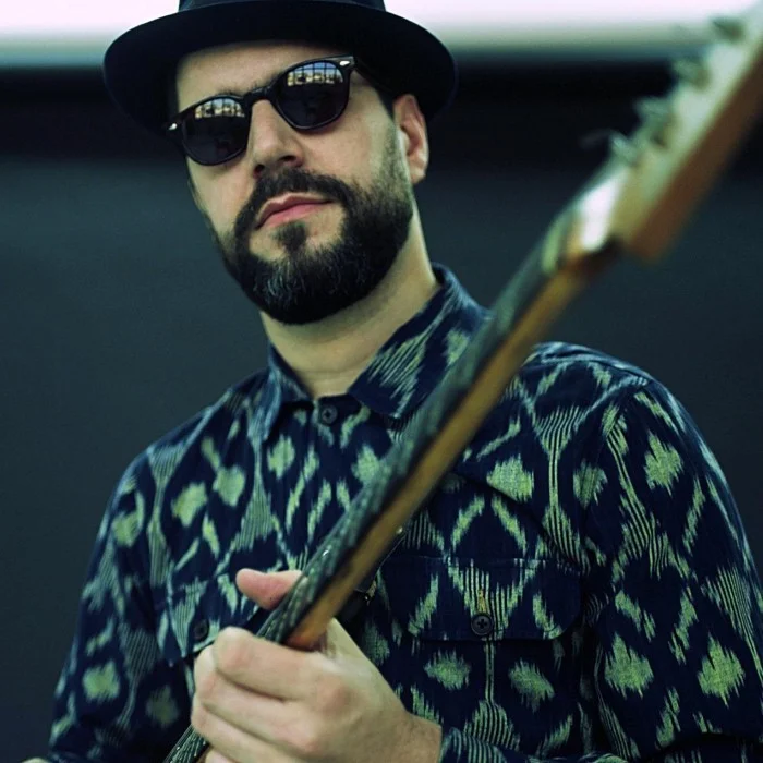 QUANTIC : LE PRODUCTEUR QUI MÉLANGE JAZZ, CUMBIA ET ÉLECTRO