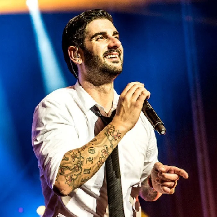 MELENDI : LA VOIX DE LA BALADA ROMÁNTICA ESPAGNOLE