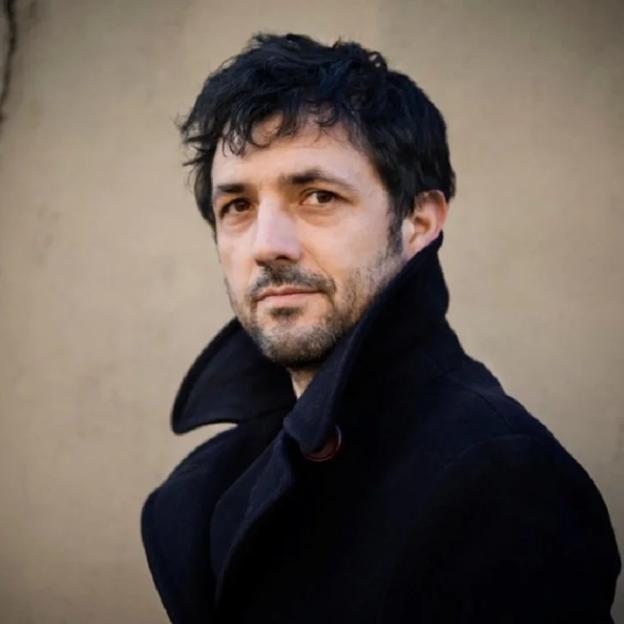 ALBIN DE LA SIMONE : LE POÈTE DISCRET DE LA CHANSON FRANÇAISE