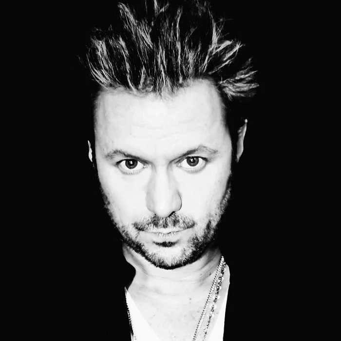 RENAUD HANTSON : LA VOIX INTENSE DU ROCK FRANÇAIS