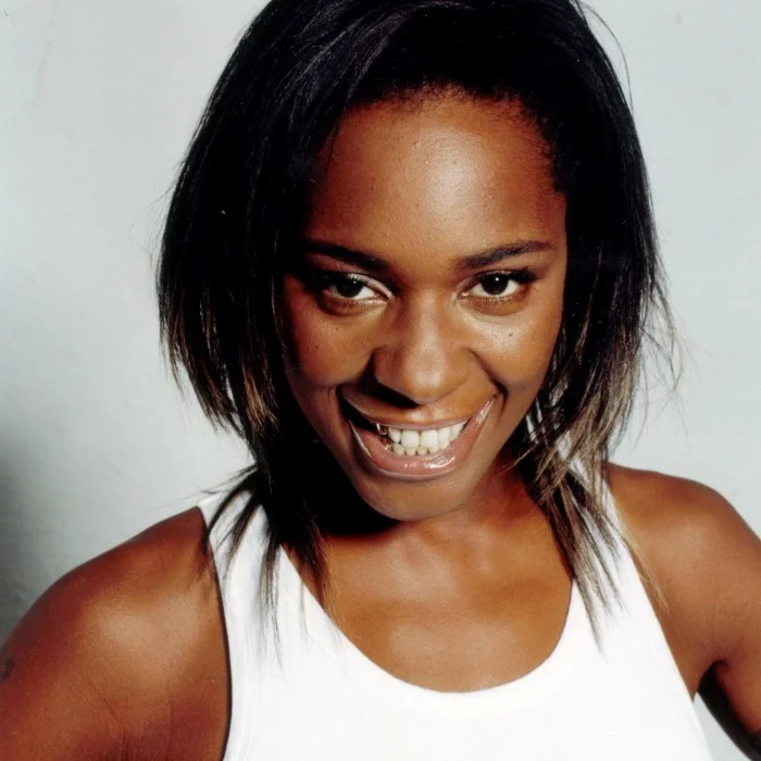 SONIQUE : LA REINE DE L'EURODANCE QUI A MARQUÉ LES ANNÉES 2000