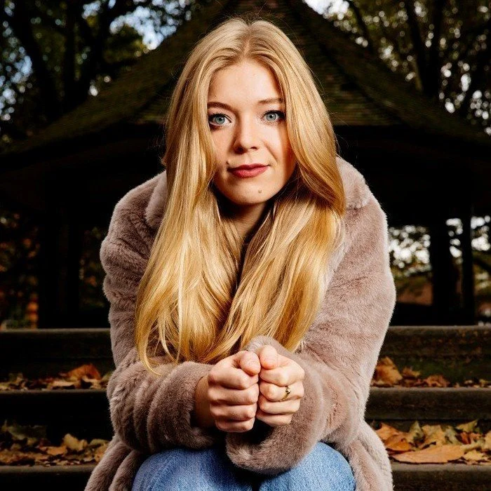 BIOGRAPHIE DE BECKY HILL CHANTEUSE ANGLAISE