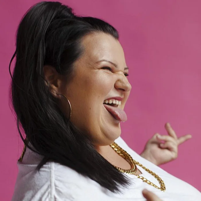 ALYONA ALYONA : LA RAPPEUSE UKRAINIENNE QUI RÉINVENTE LE HIP-HOP