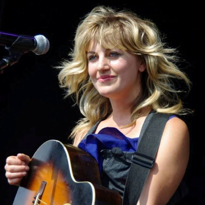 ANAÏS MITCHELL : LA VOIX FOLK AMÉRICAINE QUI A CONQUIS LE MONDE