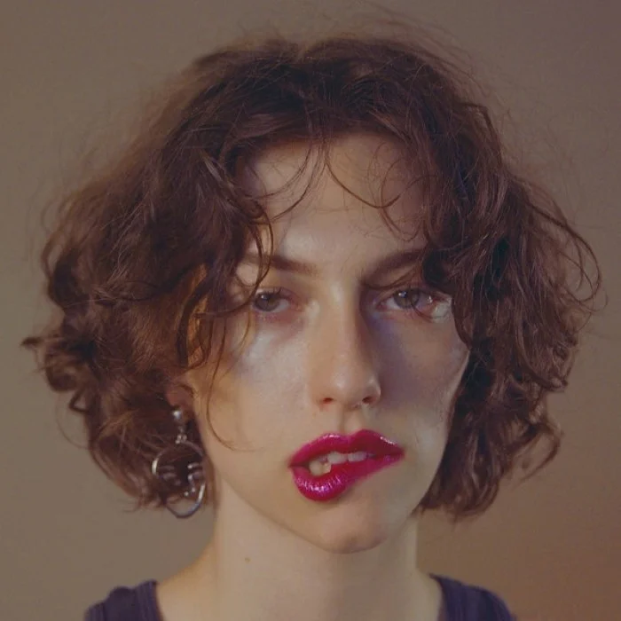 KING PRINCESS : LA REINE DE LA POP ALTERNATIVE QUI RÉINVENTE LES CODES