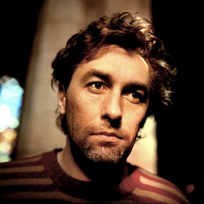 YANN TIERSEN : BIOGRAPHIE DU GÉNIE BRETON DE LA MUSIQUE