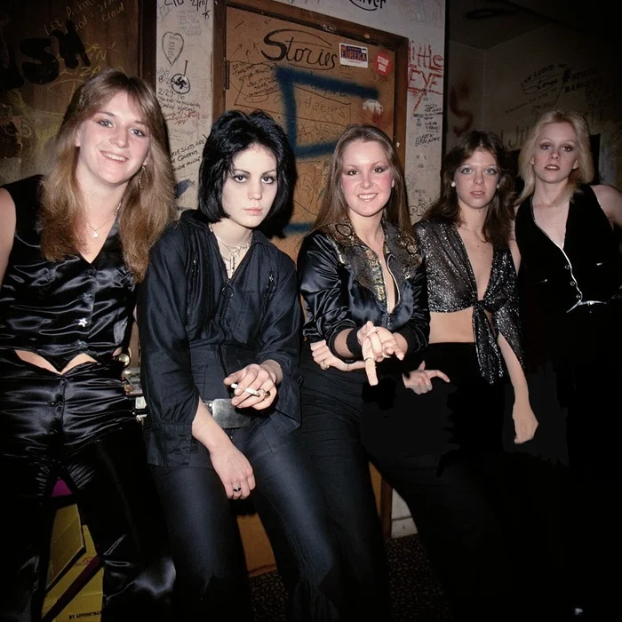 THE RUNAWAYS : LE PREMIER GROUPE DE ROCK FÉMININ QUI A DÉFIÉ LES ANNÉES 70