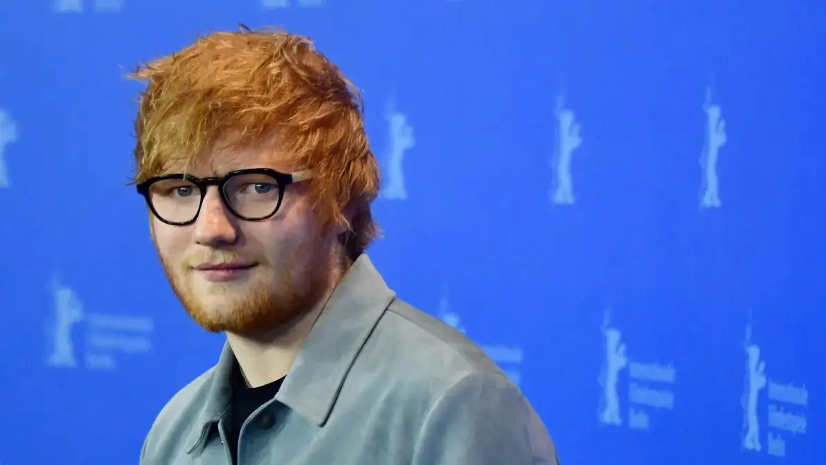 EBAY : ED SHEERAN VEND SES SOUS-VÊTEMENTS AUX ENCHÈRES