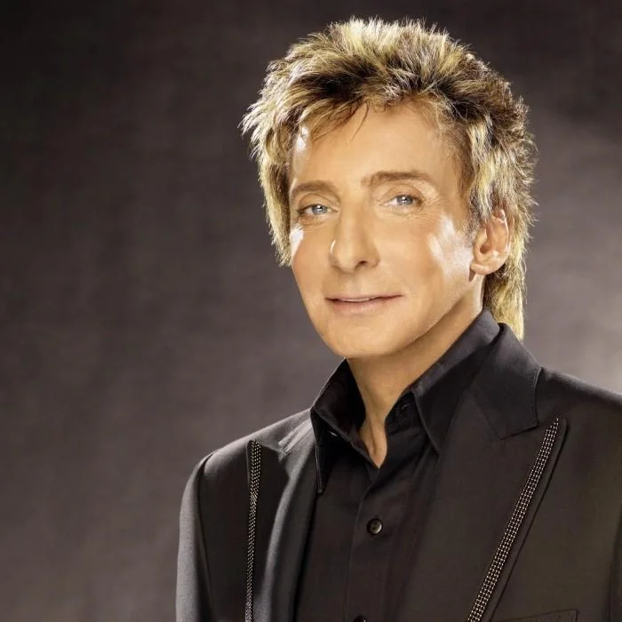 BARRY MANILOW : LA VOIX LÉGENDAIRE DE LA POP MÉLODIQUE