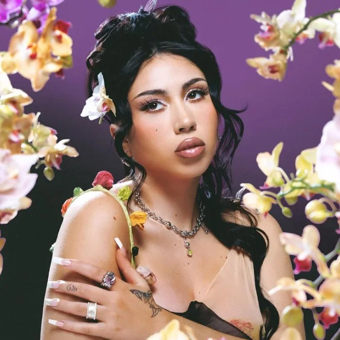 KALI UCHIS : LA REINE DE L'ALTERNATIVE R&B ET DE LA POP LATINE