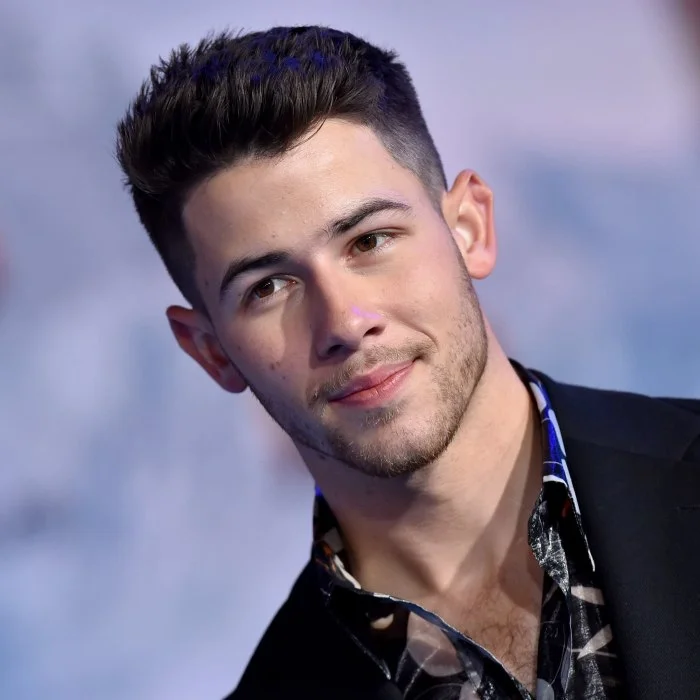 NICK JONAS : UNE CARRIÈRE SOLO AU SOMMET DE LA POP