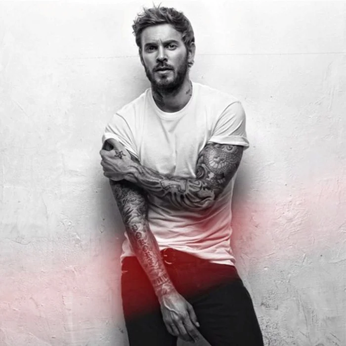 M. POKORA : BIOGRAPHIE ET CARRIÈRE DU CHANTEUR FRANÇAIS