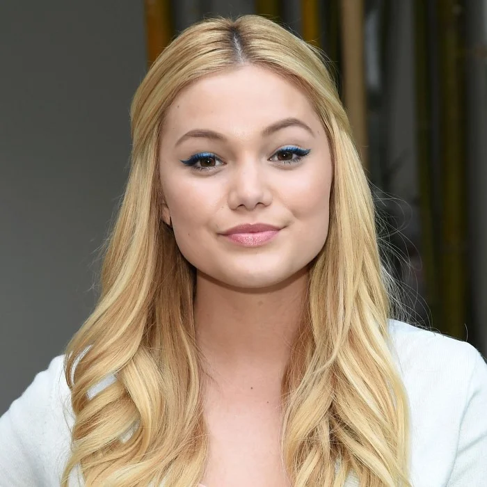 OLIVIA HOLT : BIOGRAPHIE DE LA STAR DE LA POP AMÉRICAINE