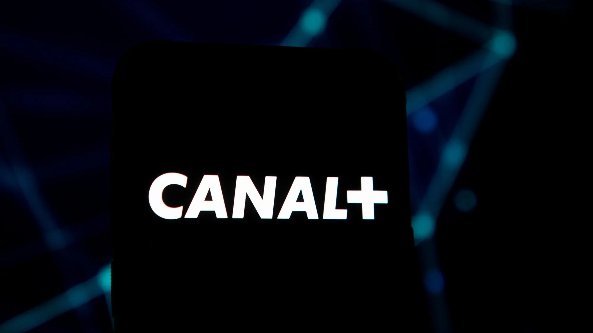 DANS LE CONFLIT FACE À CANAL+, CES DEUX CINÉASTES PROPOSENT UNE MÉDIATION POUR « PRÉPARER L’AVENIR »