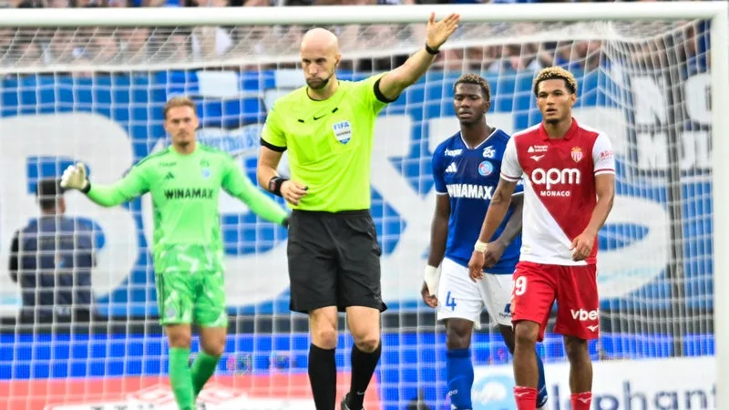LIGUE 1: LA DIRECTION DE L’ARBITRAGE DONNE RAISON À MONACO, QUI AURAIT DÛ OBTENIR UN PÉNALTY FACE À STRASBOURG