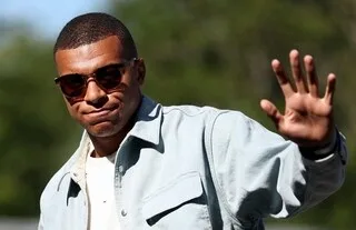 FOOTBALL. « BIENVENUE CHEZ TOI » : KYLIAN MBAPPÉ SALUE L’ARRIVÉE DE ZINÉDINE ZIDANE, NOUVEAU SÉLECTIONNEUR DES BLEUS