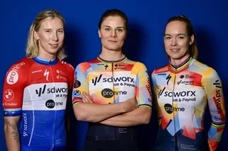 TOUR DE FRANCE FEMMES. LA COMPOSITION DE LA FORMATION SD WORX-PROTIME AVEC ANNA VAN DER BREGGEN POUR LE GÉNÉRAL