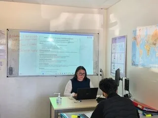 «4 HEURES DE TRAJET PAR JOUR» : ENSEIGNANTE, ELLE EST TITULARISÉE À 300 KM ALORS QU’UN POSTE EST LIBRE PRÈS DE CHEZ ELLE