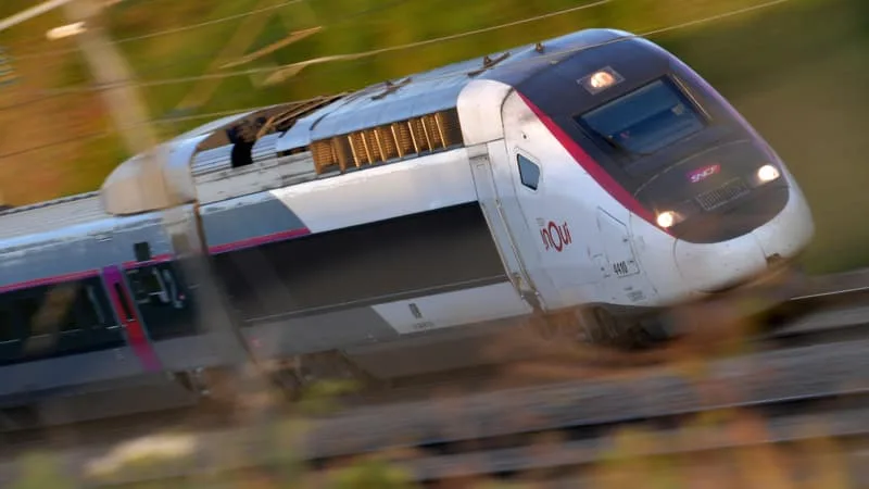 POUR « LIMITER LES FLUX DE VOYAGEURS » DANS LES RÉGIONS TOUCHÉES PAR LES INCENDIES, LES USAGERS DE LA SNCF VONT POUVOIR REPORTER OU ANNULER LEUR VOYAGE SANS FRAIS