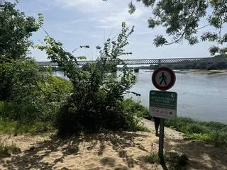 « LA LOIRE, CE N’EST PAS UN JEU » : CE QUE L’ON SAIT DE LA MORT D’UN JEUNE HOMME DE 17 ANS, NOYÉ À SAUMUR